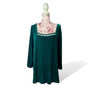 Quacker Factory Green Velvet Blouse